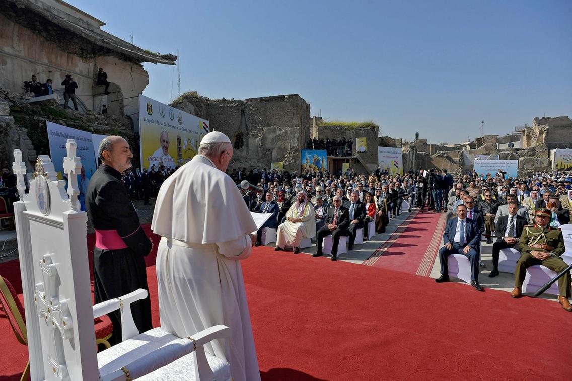 papa . afp . (2)