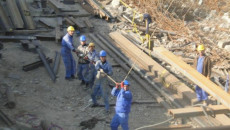 Work on rebuilding Mosul bridges goes on smoothly: local officials say