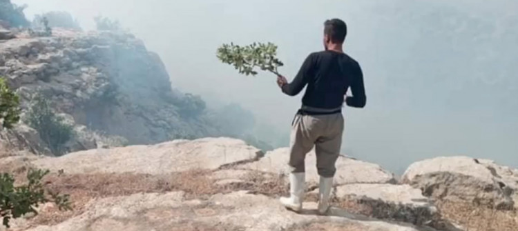 Şingal dağı yanmış<br>Ateş mülteci kamplarına yaklaşıyor