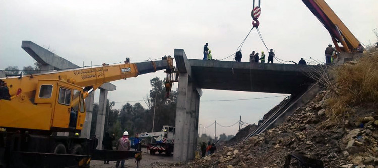 Destroyed bridges are under reconstructions in Mosul