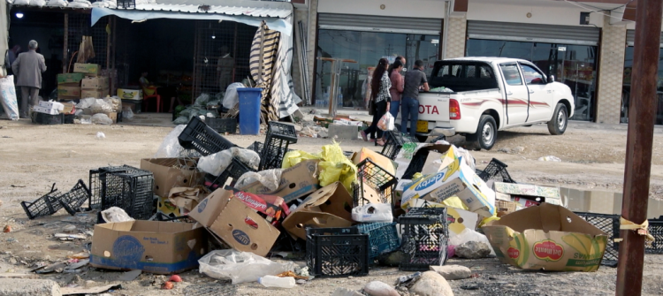 Streets littered with rubbish in Sinuné, Shingal