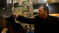أقدم صانع قهوة في الموصل يُصّر على مواصلة مهنته