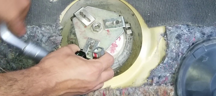 فیوڵ پەمپ دەسوتێنێت<br>شۆفێران گلەییان لە كواڵیتی بەنزینی كەركوك هەیە