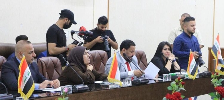 رئيسة اللجنة تقسو على مدير تربية ديالى: من أمن العقاب أساء الأدب.. بعد جلسة استجواب