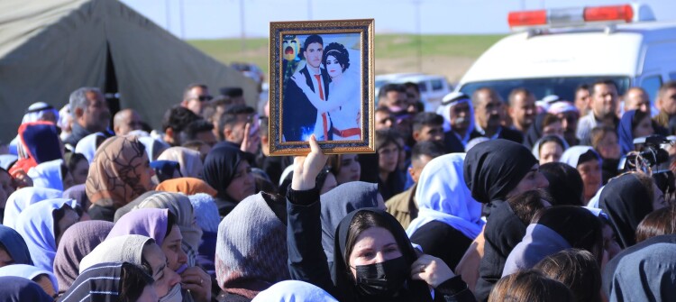 Ezidis' Appeal Reaches Baghdad as Identification of Victims' Remains Resumes