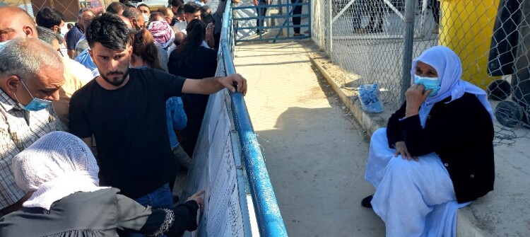 Binlerce göçmen kendi temsilcilerini seçememekten şikayetçi