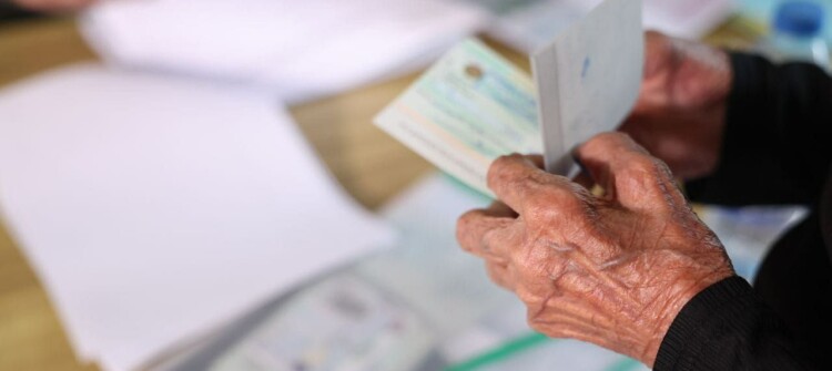 Center Issues 100 National Cards in Duhok Camp for Displaced