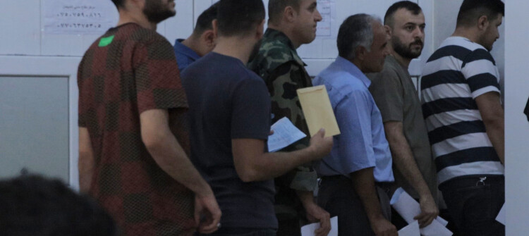 ربع سكان "شيخان" في طابور الحجز الالكتروني.. إصدار البطاقة الوطنية قد يستغرق 360 يوماً