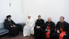 دعوات للحوار ونبذ العنف خلال اللقاء التاريخي بين السيستاني والبابا فرنسيس