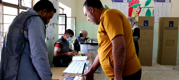 الانتخابات في نينوى.. تعطل لاجهزة الاقتراع ومشاكل في قراءة بصمات الناخبين