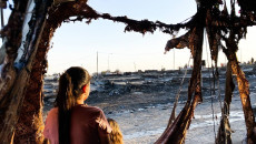 Kamp yangını mağdurlarına 85000 dolar bağış toplandı