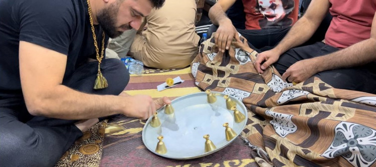 عمرها يتجاوز 125عاماً<br>لعبة شعبية في كركوك  اقداح تتمايل  ورحلة البحث عن "الحجر" ودبكات