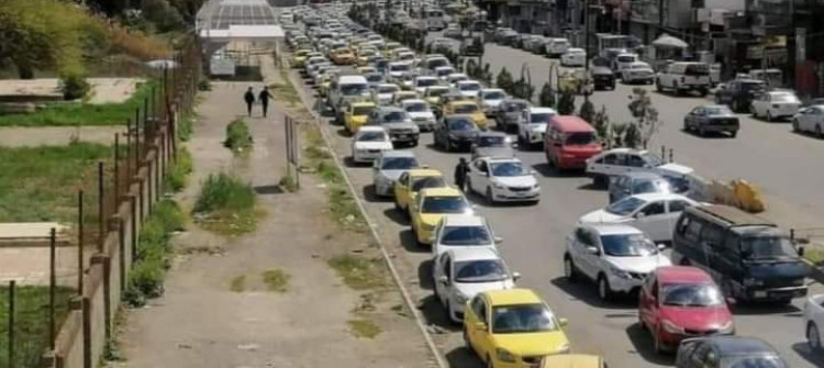 نۆرەی بەنزین دەگاتە سێ كیلۆمەتر<br>چارەسەرەكانی حكومەت فریای قەیرانەكەی نەینەوا ناكەوێت