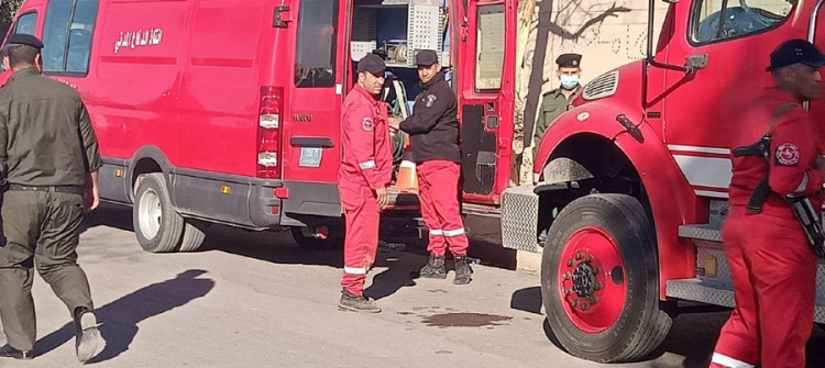 Sivil ekipler, kanalizasyon çukurundan 10 ceset çıkardı