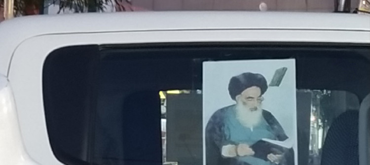 وێنەی سیستانی لە بەشێك لە بارەگا و فەرمانگە حكومییەكانی كەركوك هەڵدەواسرێت