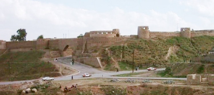 شوناسی شارستانیی تەلەعفەر<br>داوای بونیاتنانەوەی قەڵایەکی ئاشورییەکان دەکرێت کە "داعش" خاپوری کرد