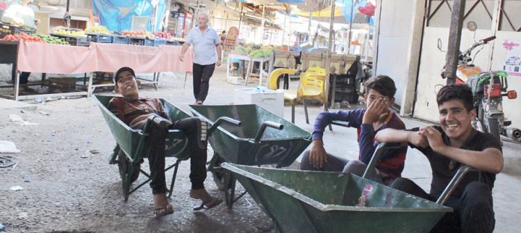 جەژنێک کە بەبەری منداڵان نابێت<br>"باوكم كارناكات من دەبێت كرێ خانوو پەیدابكەم"