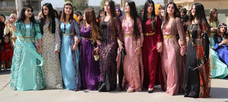 كورد له‌ كه‌ركوك و دوزخورماتوو جلی كوردی پۆشی