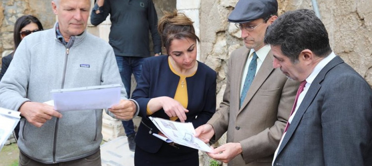 ألاف الدولارات الأمريكية لترميم ضريح نبي في نينوى شمالي العراق